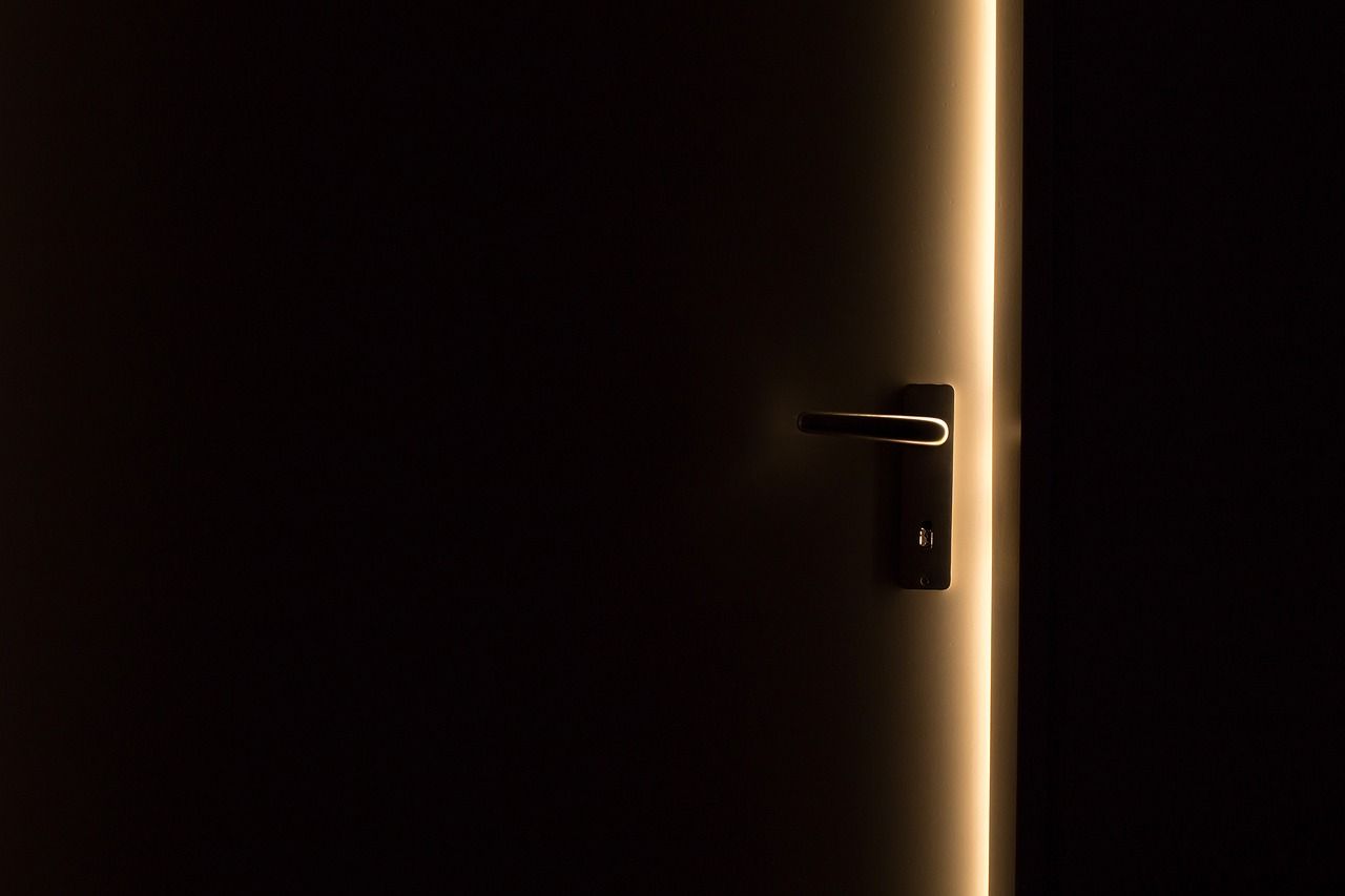 installation de portes coulissantes : service professionnel pour un gain d'espace et une esthétique moderne. faites appel à nos experts pour une pose rapide et soignée.